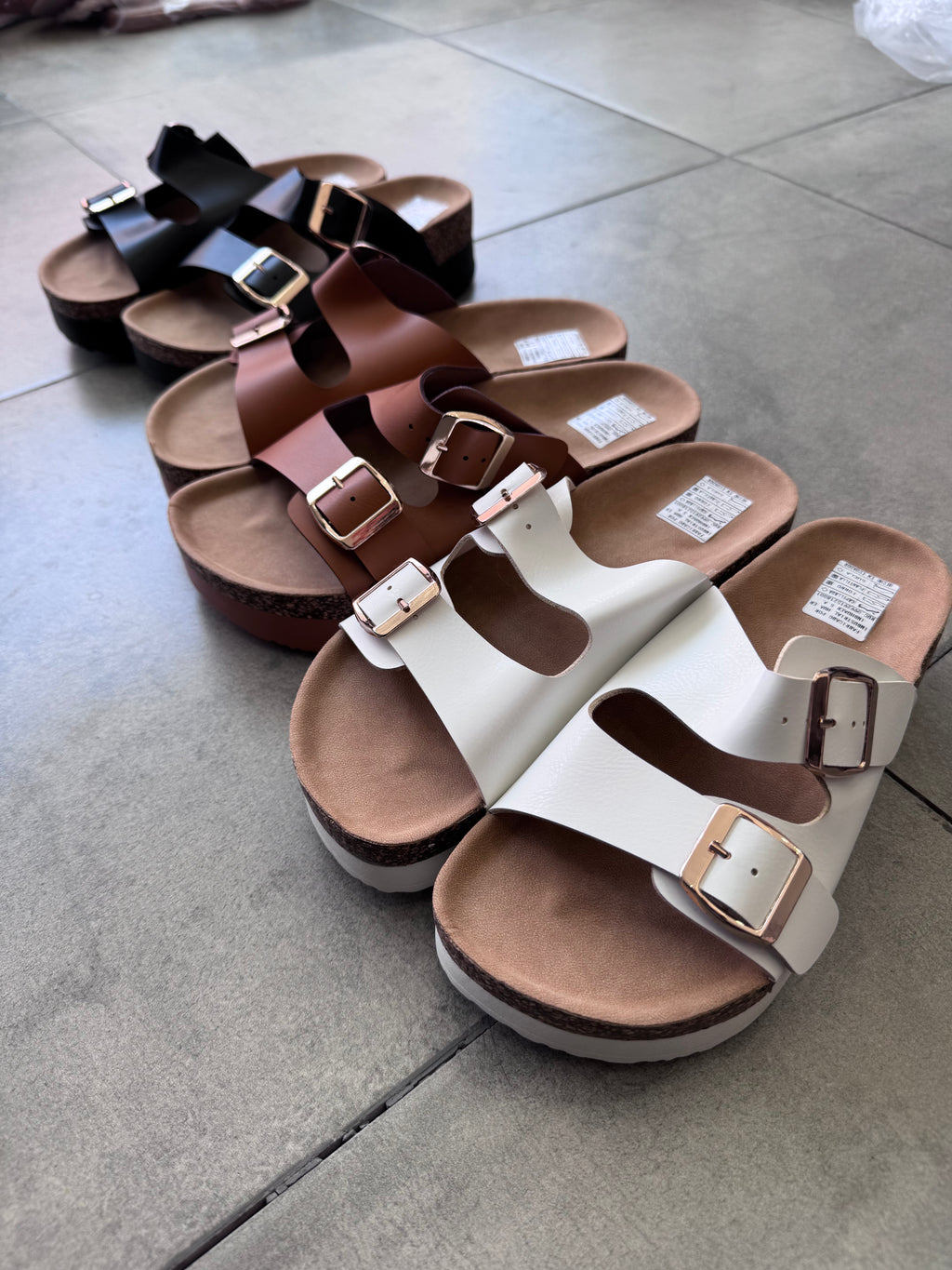 Empieza a ganar vendiendo sandalias que ya se venden solas